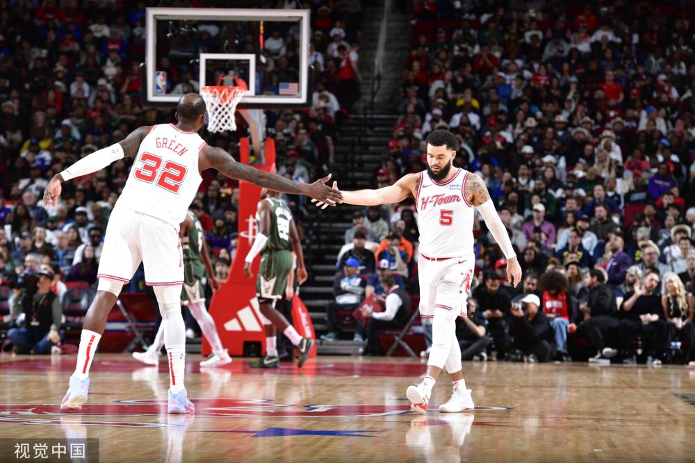 中超官方颁发2024赛季各奖项：武磊最佳球员，王大雷最佳门将.